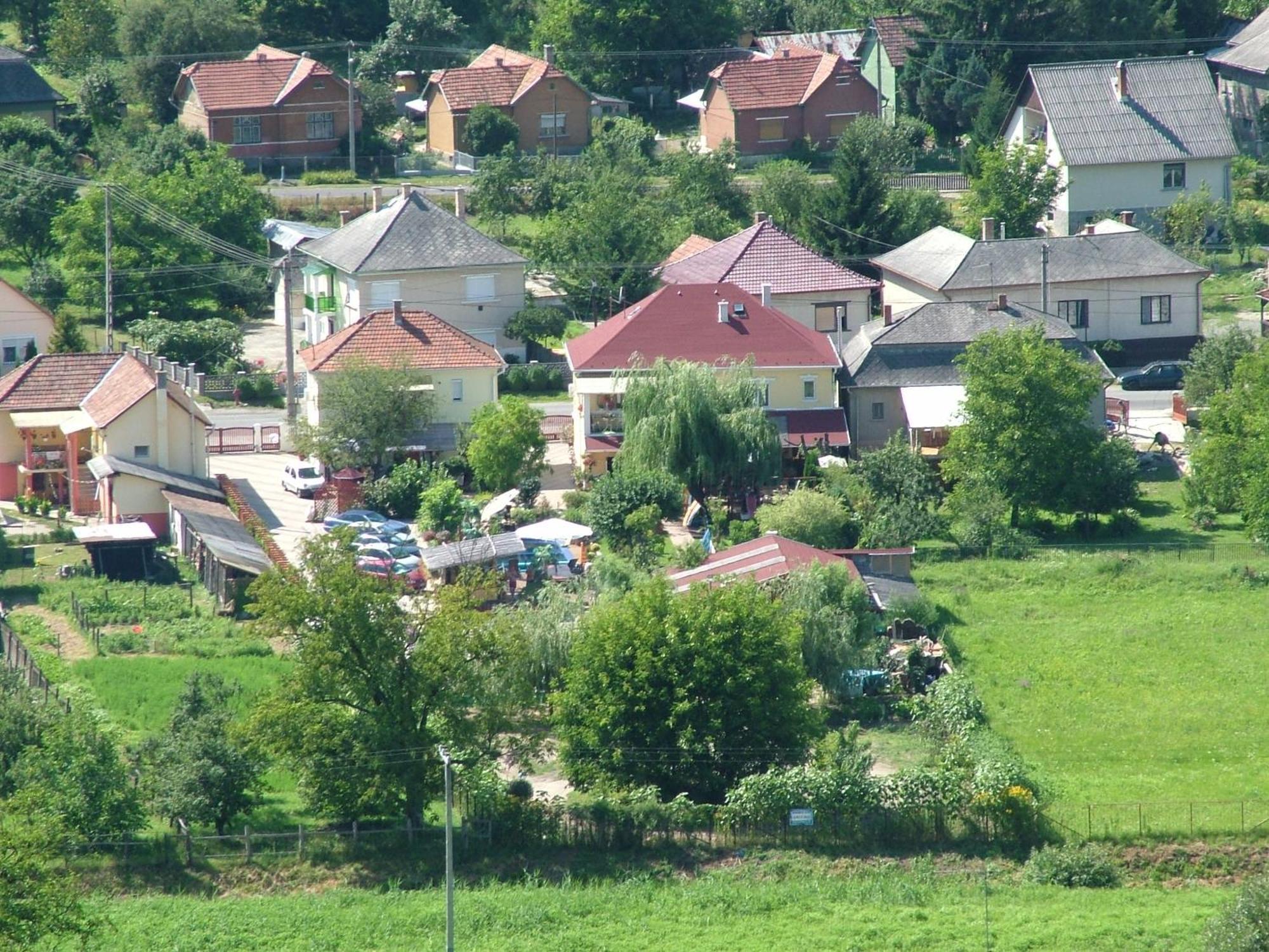 Holiday Vendeghaz Es Szabadidokert Jardanhaza Exterior foto