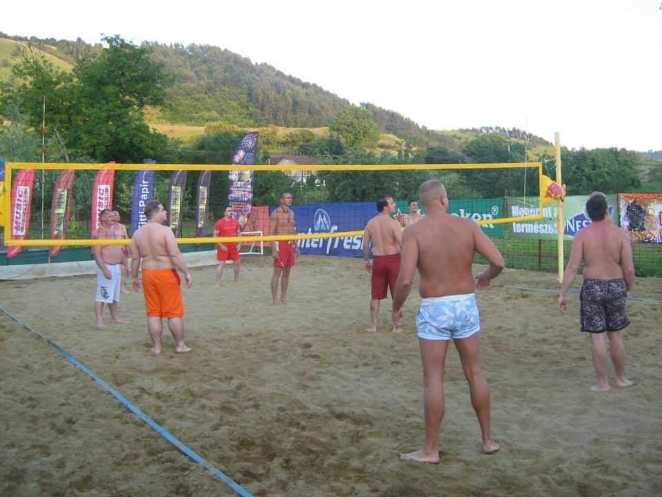 Holiday Vendeghaz Es Szabadidokert Jardanhaza Exterior foto
